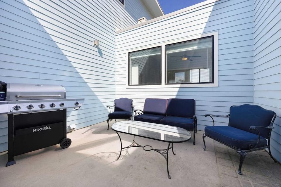 Oceanfront 2BR + Rooftop Deck, & Beach Access Strand Way B Hotel in Oceano