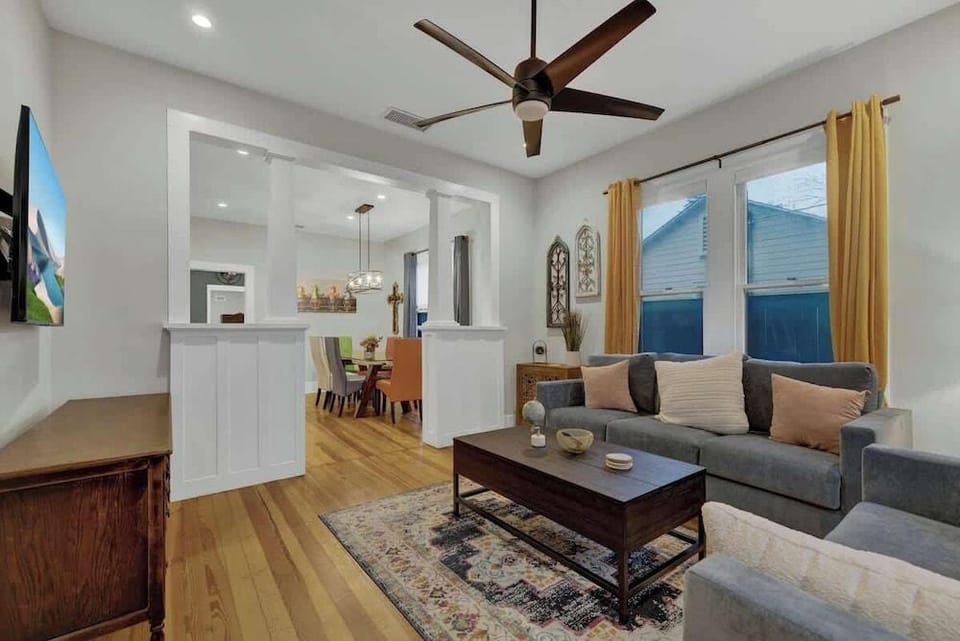 Tolle Haus: W/pool & Firepit-walk to Schlitterbahn, Comal Chutes & Downtown! Hotel in New Braunfels