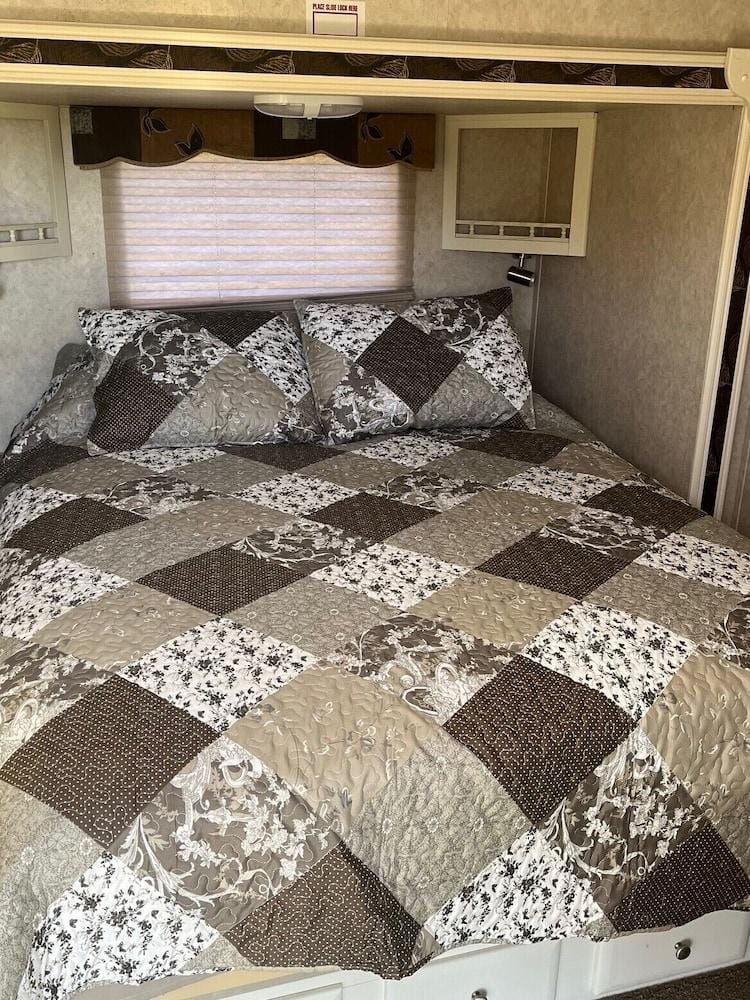 Big Spacious Camper Hotel in Ohio