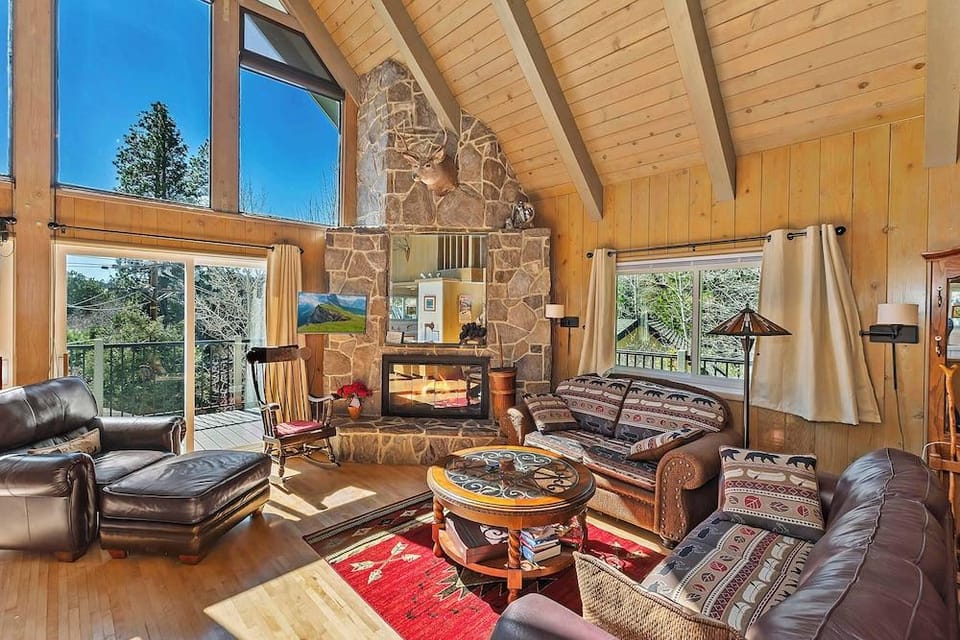 Bow N Arrow Lodge For 8! Hotel in Lake Arrowhead