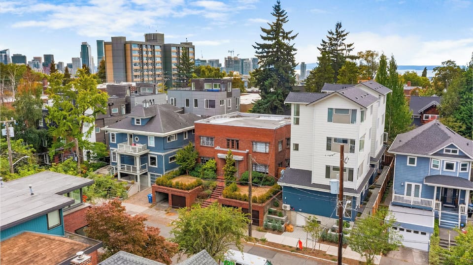 Vermithor's Bronze Ember Sweet Suite Hotel in Capitol Hill