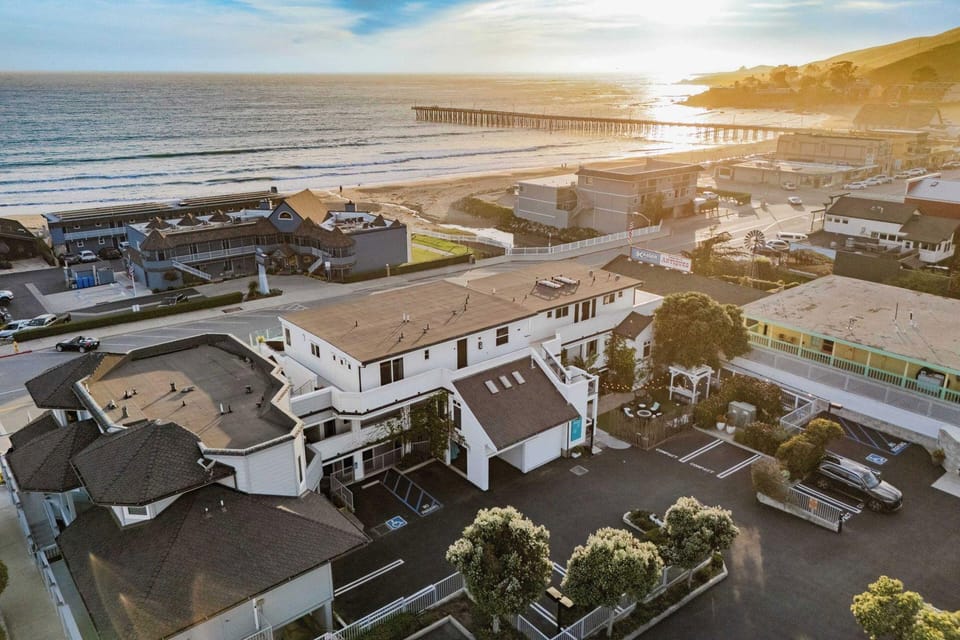 Cayucos Duo 2 Bungalows w/ Views & Lounge Space Pet Friendly Hotel in Cayucos