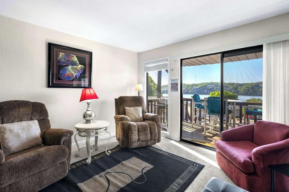 The Nook at Weston Point - Cozy Condo Getaway Hotel in Lake of the Ozarks