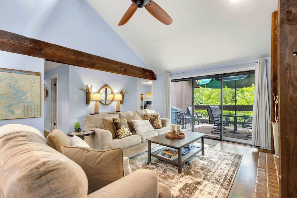 Ozark Escape - Enjoy Resort-style Fun Hotel in Lake of the Ozarks