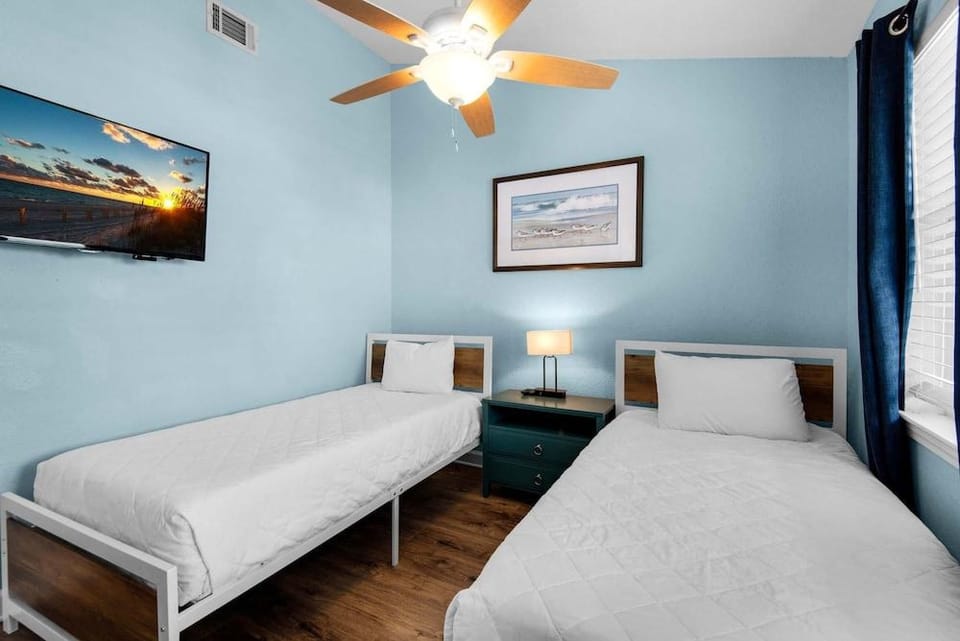 Baywatch F9 Hotel in Pensacola Beach