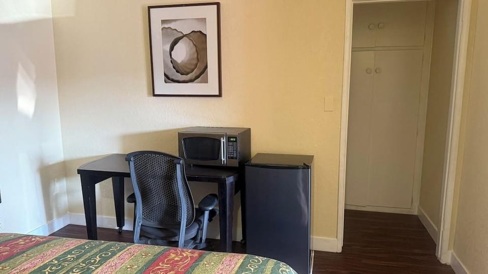 Cloud 9 Motel Hotel in Cypress