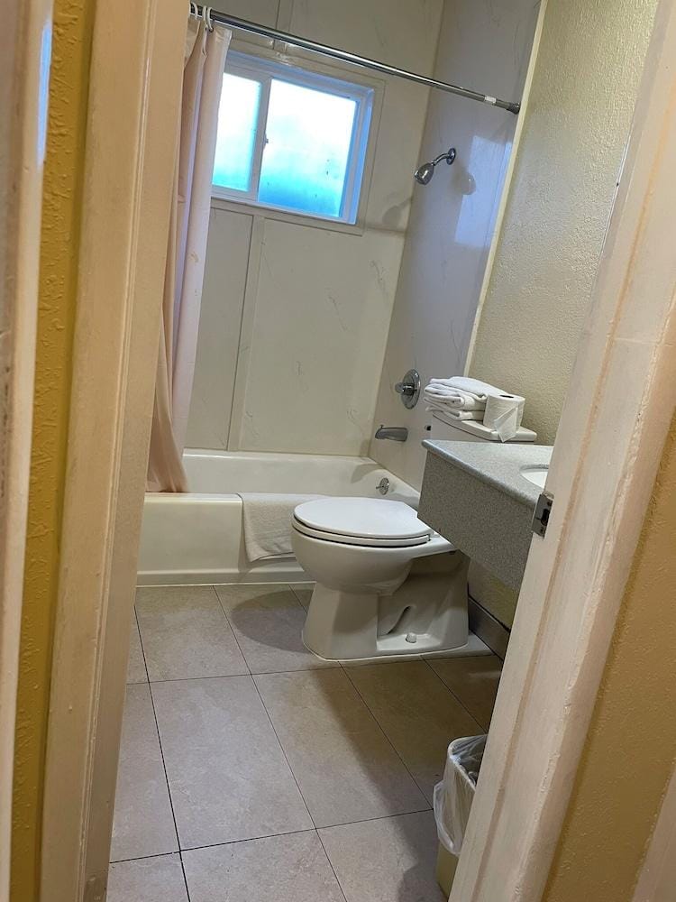 Cloud 9 Motel Hotel in Cypress