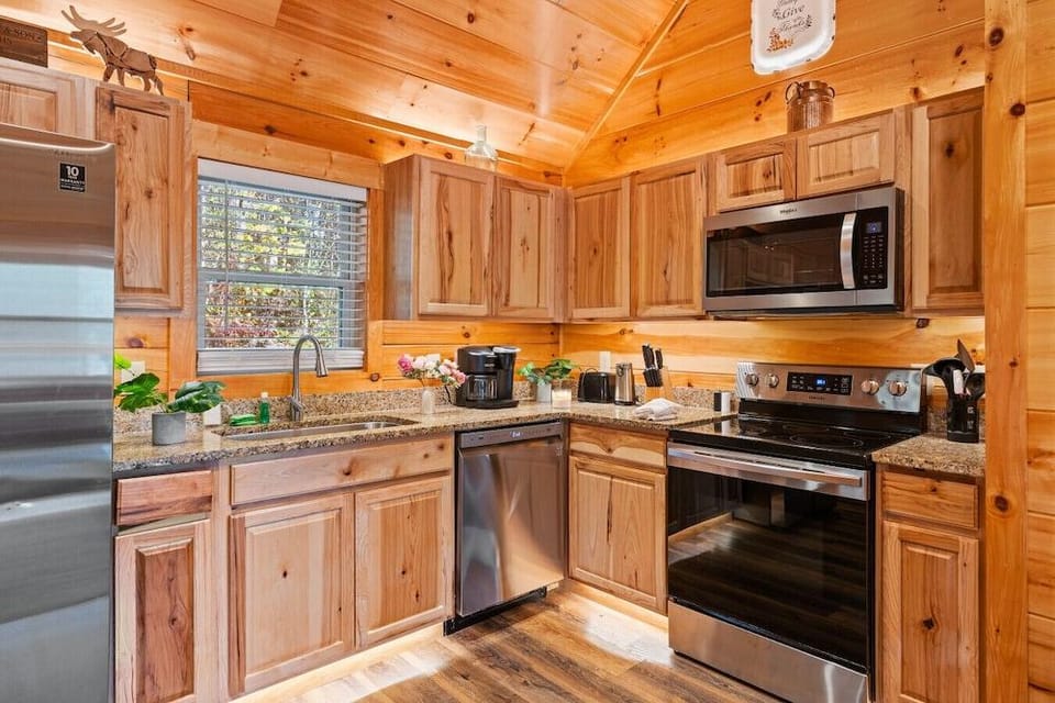 Smokies Couple Getaway Hotel in Sevierville