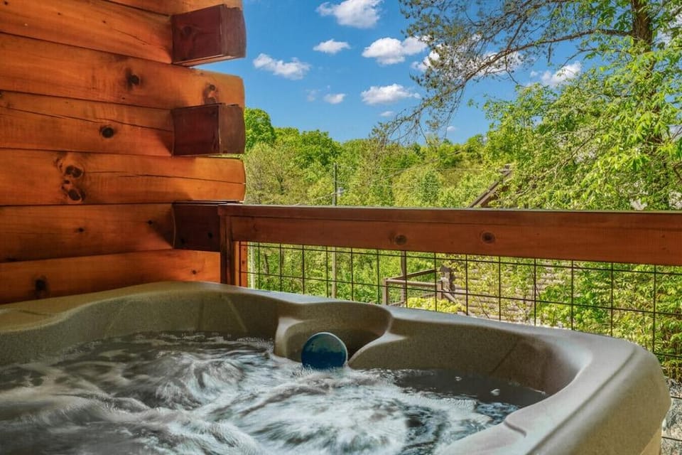 Smokies Couple Getaway Hotel in Sevierville