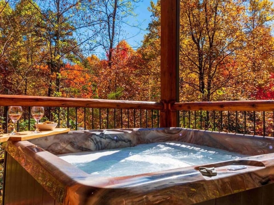 Lovers Suite by Ghosal Luxury Lodging Hotel in Gatlinburg