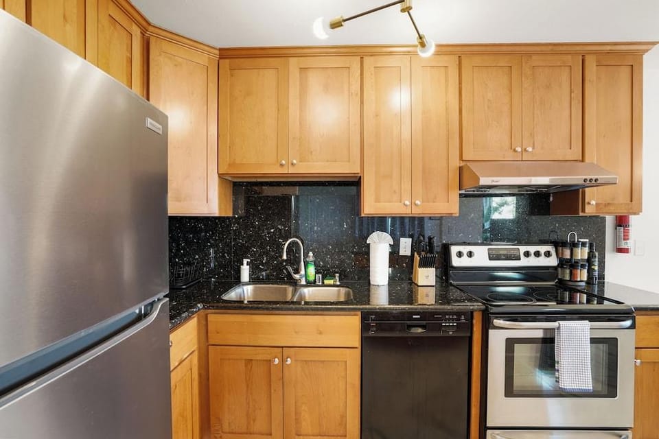 Charming 2BR Ocean Getaway in Pacifica Hotel in Pacifica