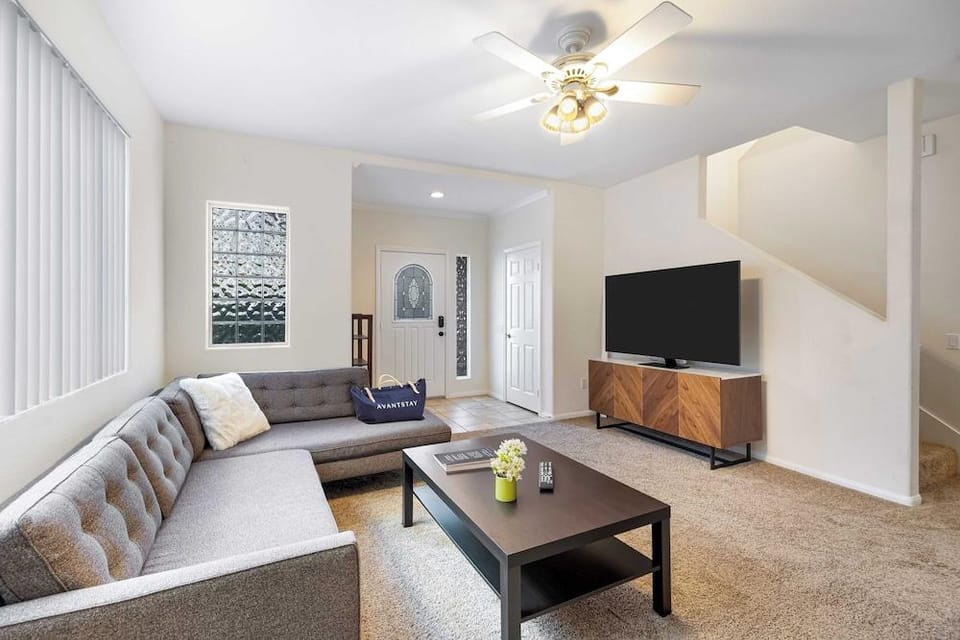 Walk to Dining, Mission + Pacific Beach, and Bars/nightlife Private Backyard Hotel in Pacific Beach