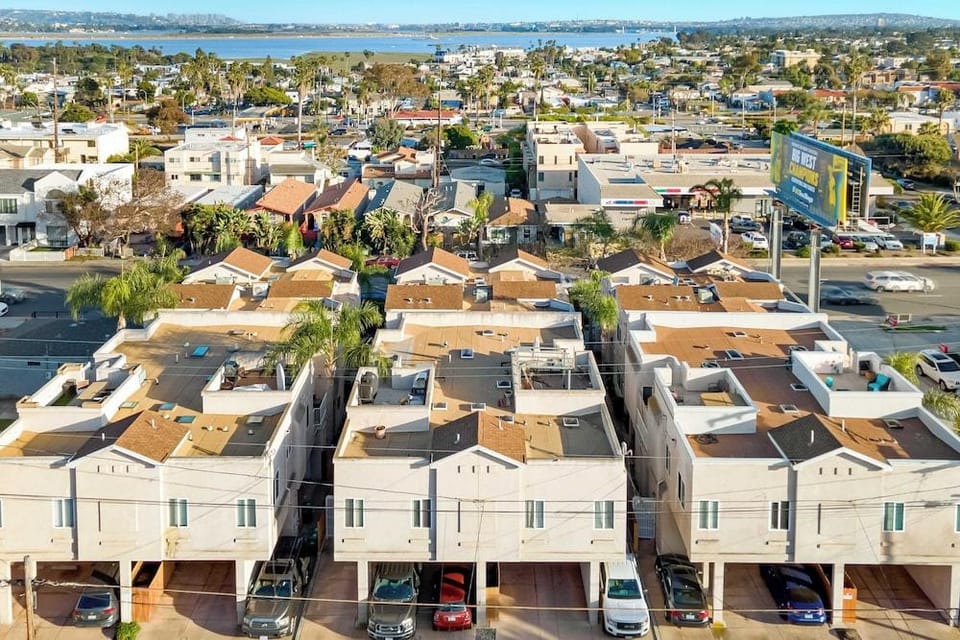 Walk to Dining, Mission + Pacific Beach, and Bars/nightlife Private Backyard Hotel in Pacific Beach