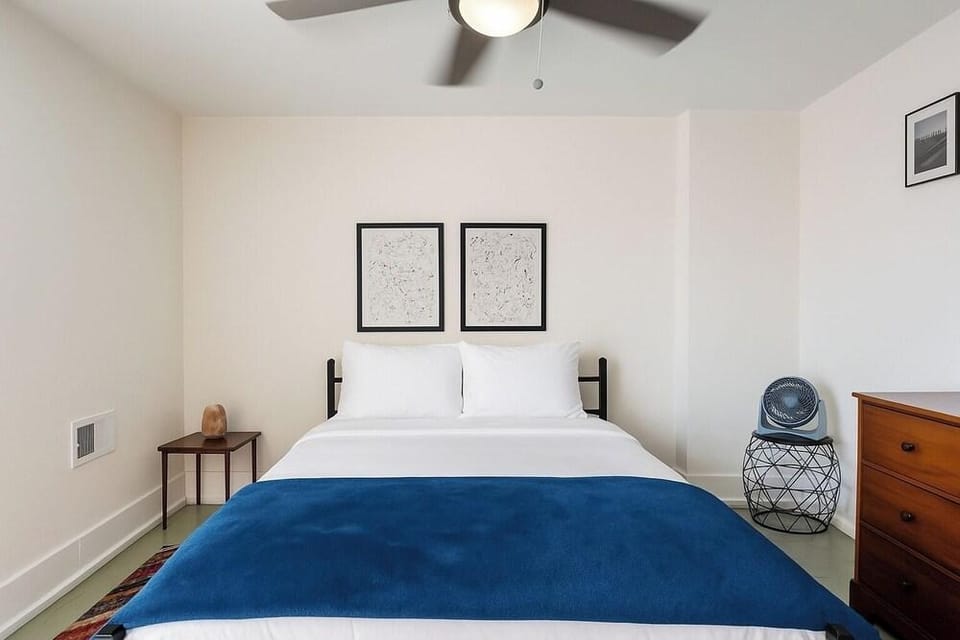 Detroit 6BR House Wifi, Parking, Pet Friendly Hotel in Hamtramck