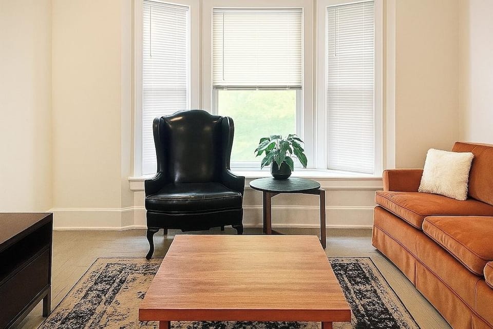 Detroit 6BR House Wifi, Parking, Pet Friendly Hotel in Hamtramck