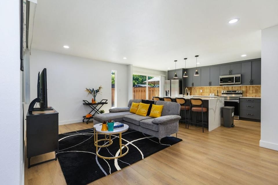 Comfy Stay in Bellevue w Parking Included Hotel in Bellevue