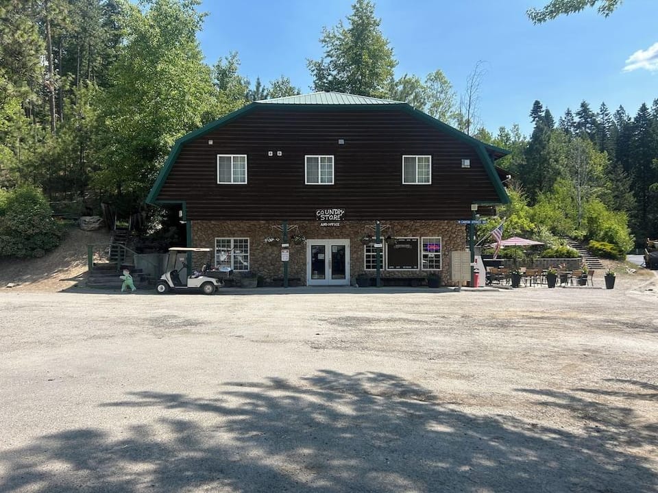 Deer Lake Resort Hotel in Washington