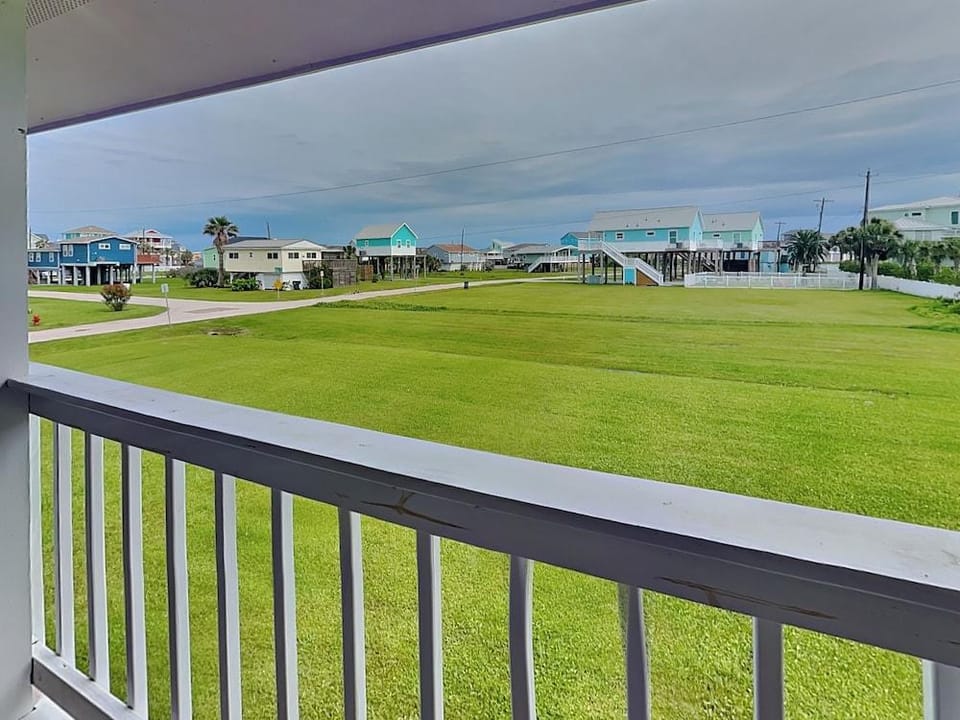 Beachside Tiki Hut by Ryson Vacation Rentals Hotel in Hitchcock
