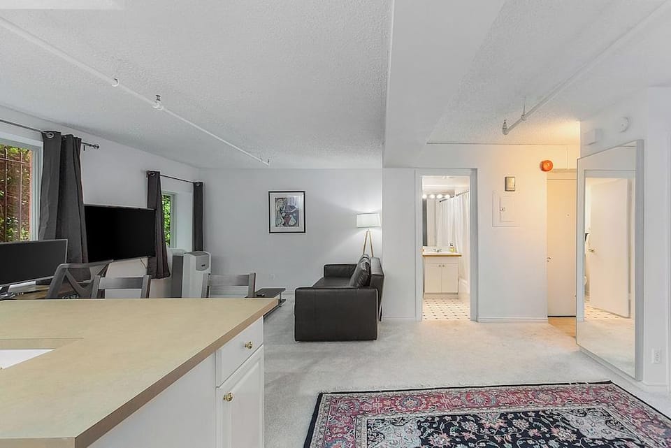 Starlit Cozy Studio with Roof Decks Hotel in Seattle