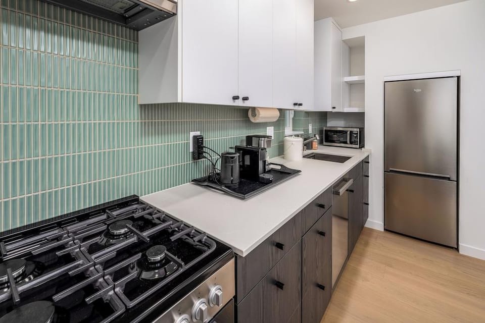 Secret Hideaway - New Custom Built Home Hotel in Green Lake
