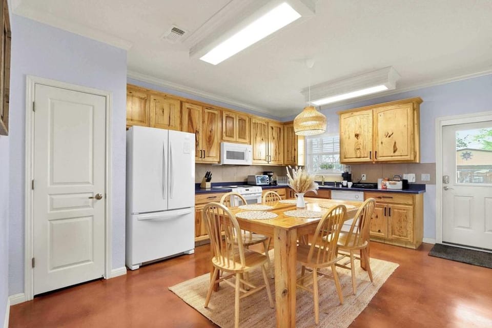 Amazing Lakefront Escape - A Stunner For Sleeps 14 Hotel in New Braunfels