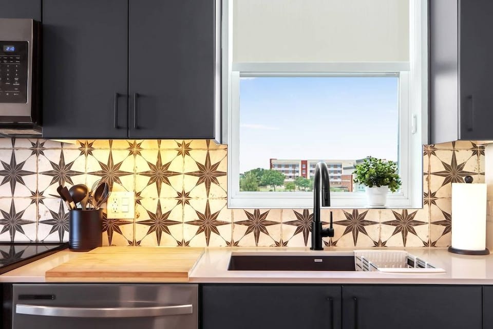 Creekside Modern Condo for 4 Hotel in New Braunfels