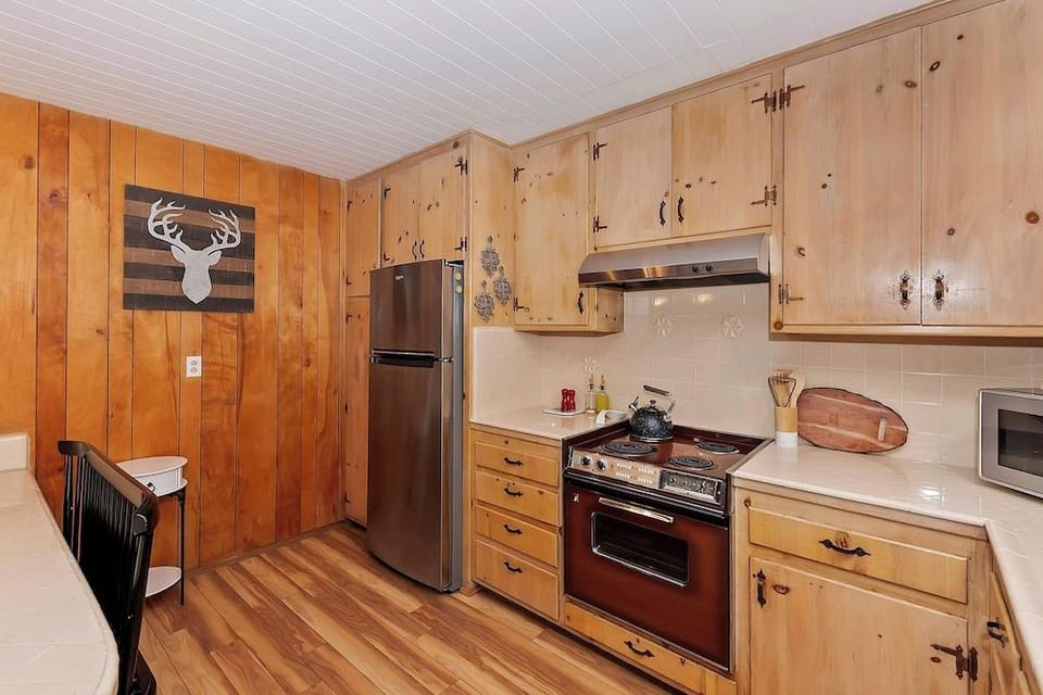 The Lazy Bear Cabin - For 6! Hotel in Crestline
