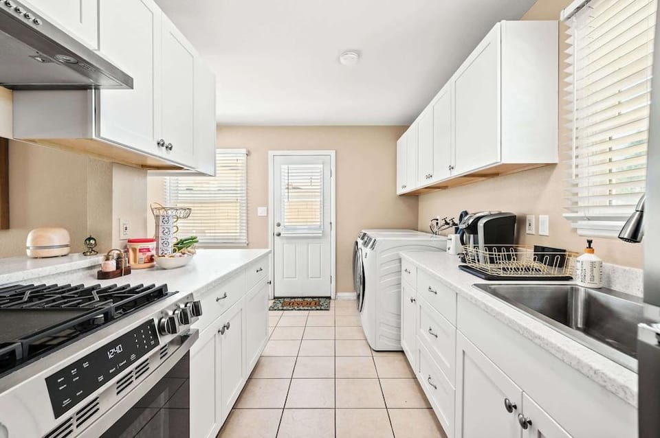 Cozy Getaway Bright, Clean & Fully Equipped Hotel in Upland