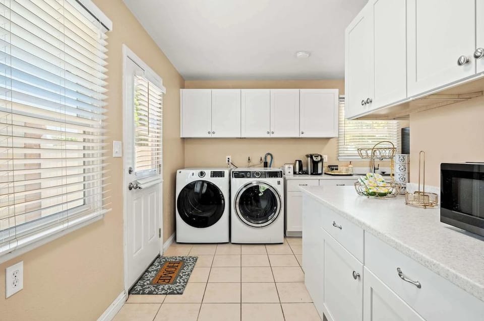 Cozy Getaway Bright, Clean & Fully Equipped Hotel in Upland