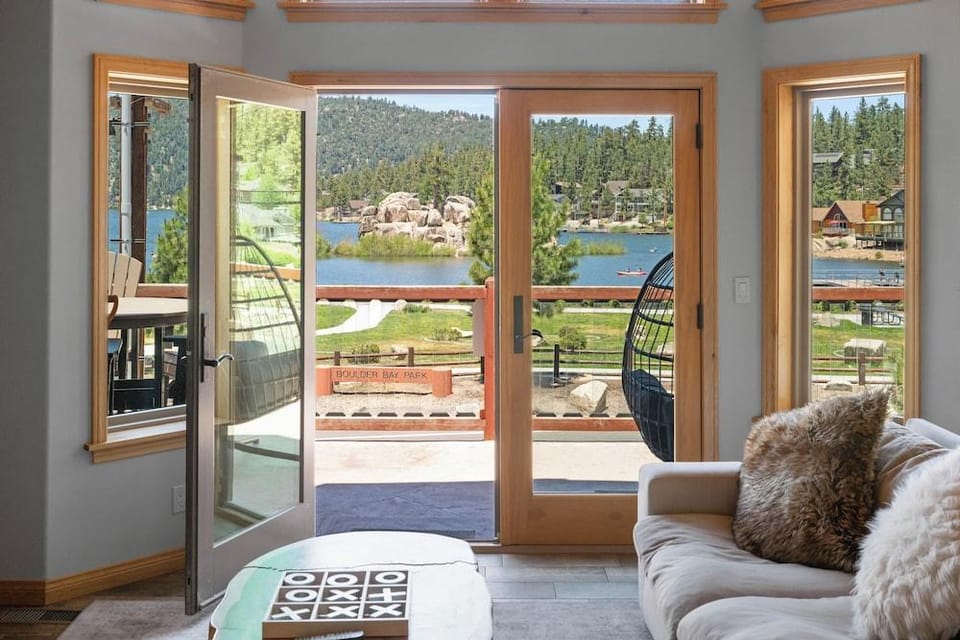 Boulder Bay Chalet Lakefront Hotel in Big Bear