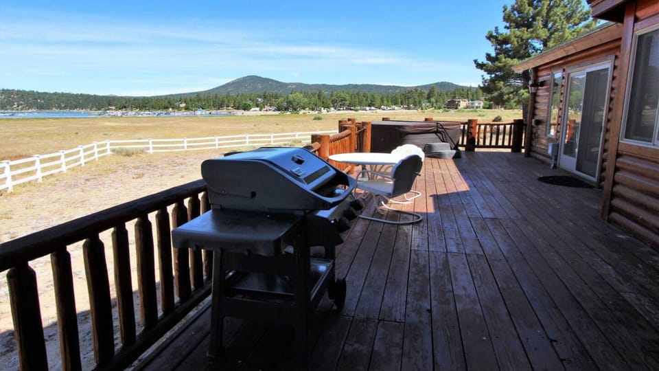 Lakeside Oasis Hotel in Big Bear