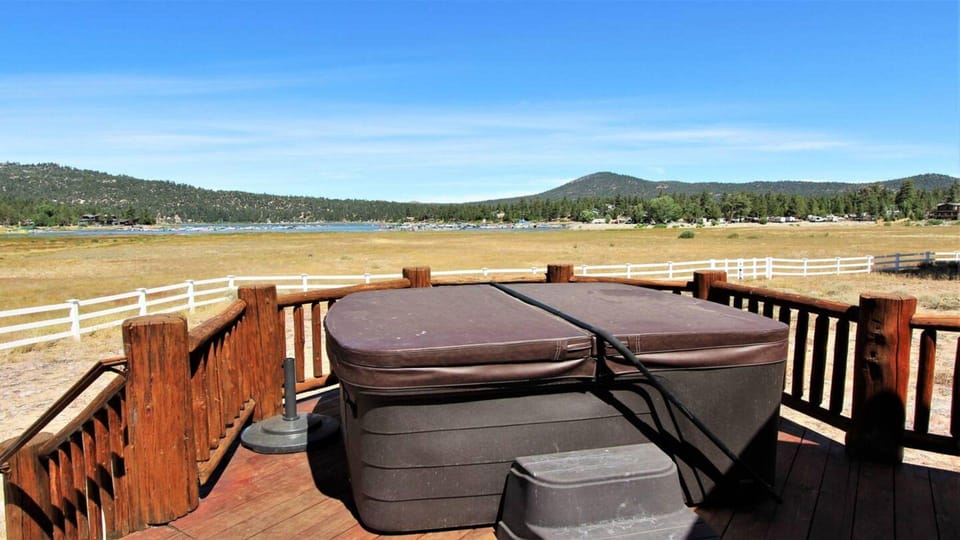 Lakeside Oasis Hotel in Big Bear