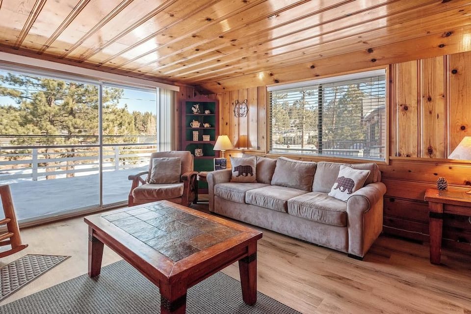 Boulder Bay Lakefront Getaway Hotel in Big Bear