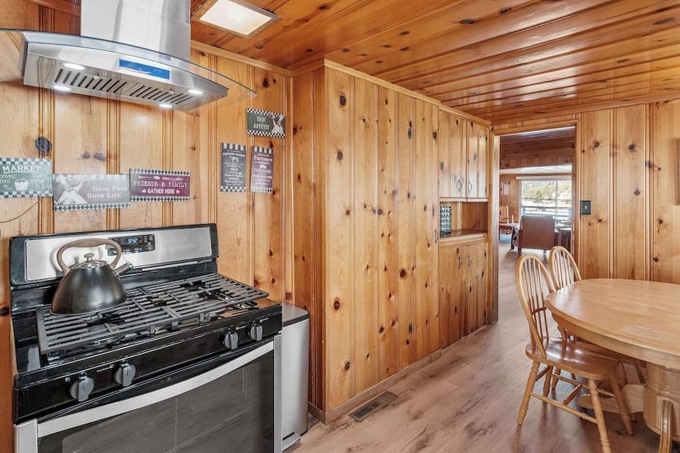 Boulder Bay Lakefront Getaway Hotel in Big Bear