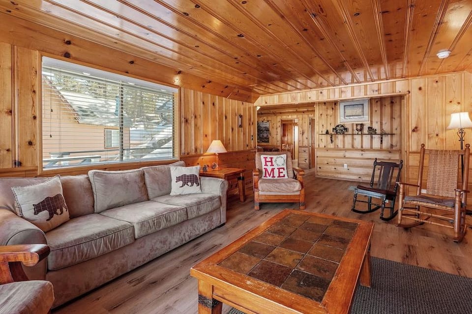 Boulder Bay Lakefront Getaway Hotel in Big Bear
