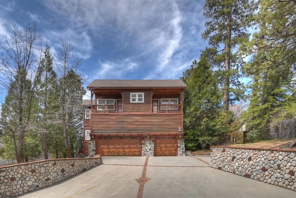 Matterhorn Peak Lodge - For 12! Hotel in Lake Arrowhead