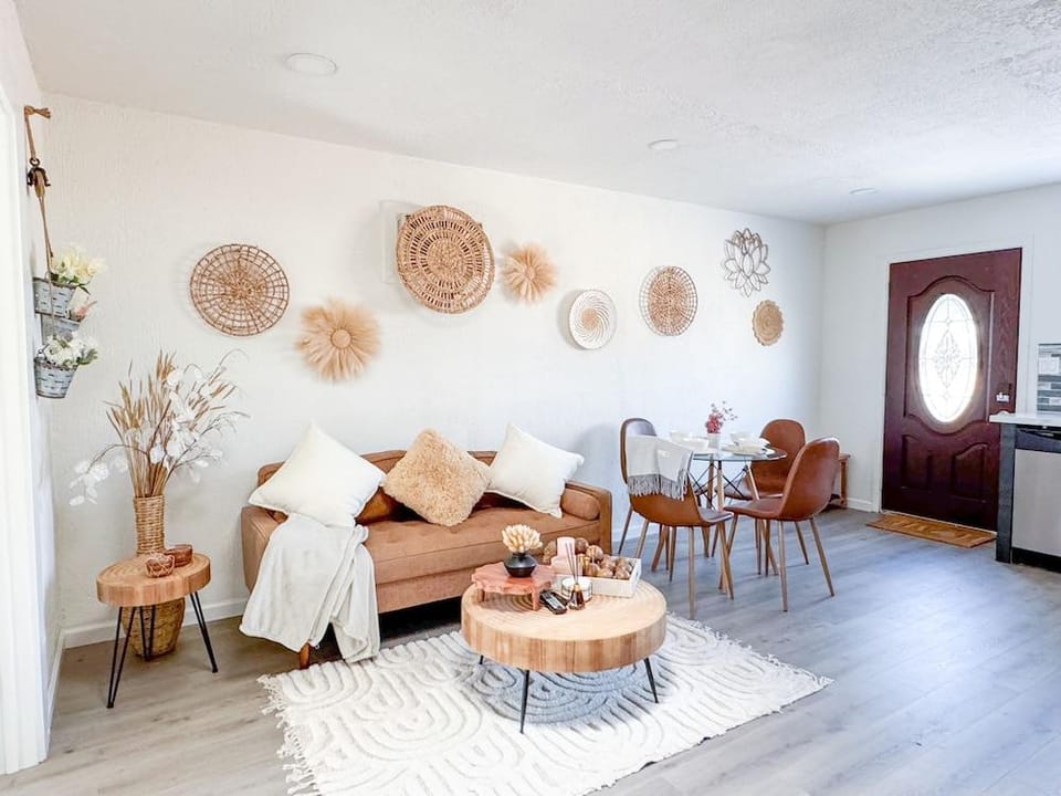 Walk to Google 3BR Home Yard & Kitchen Hotel in Mountain View