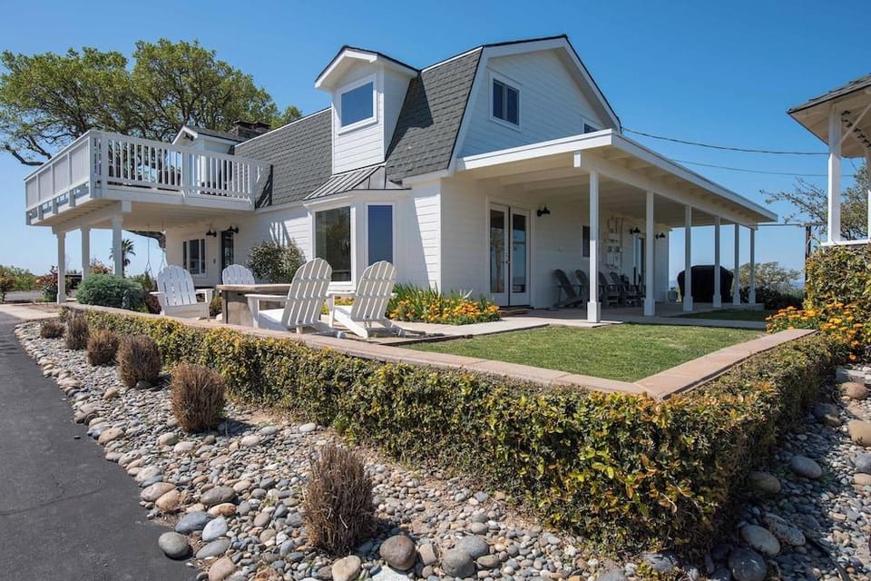 Hidden Acre Vineyard Estate Hotel in Paso Robles