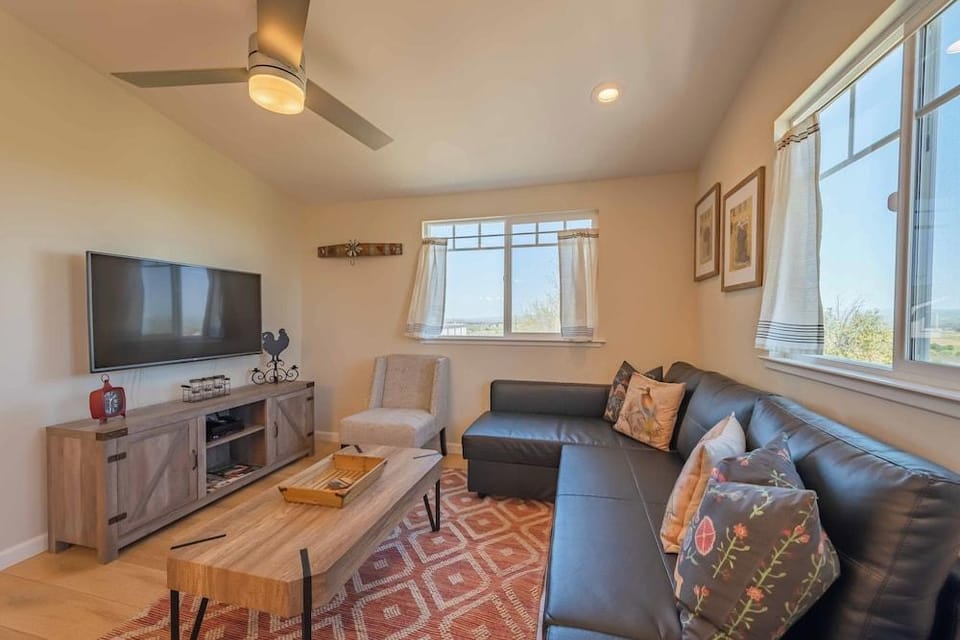Hidden Acre - Bird House Hotel in Paso Robles