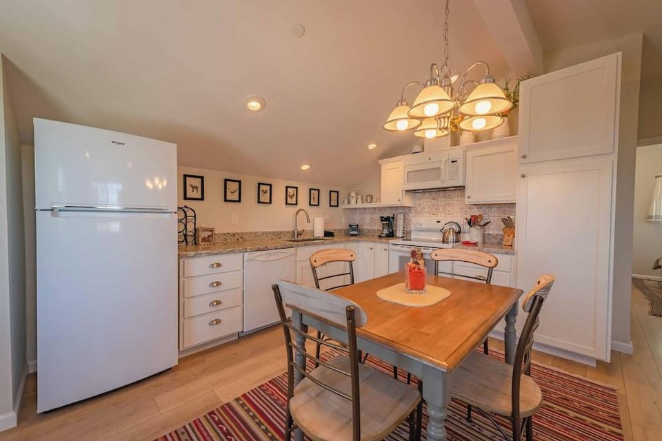 Hidden Acre - Bird House Hotel in Paso Robles