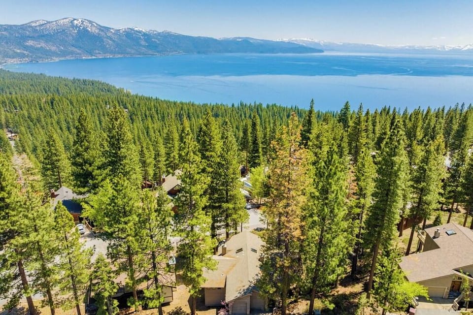 Crystal View by Avantstay Al Fresco Dining w/ View of Lake Tahoe + Crystal Bay Hotel in Incline Village