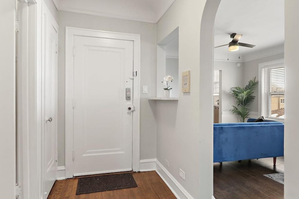 Chic 2BR Apt in Skokie - Elm 3A Hotel in Skokie
