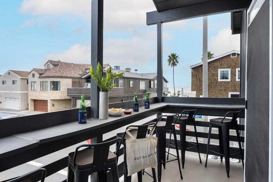 Sleeps 18 Steps to the Beach, Shops & Eateries Ocean Views, Patio, Fire Pit Hotel in Balboa Peninsula