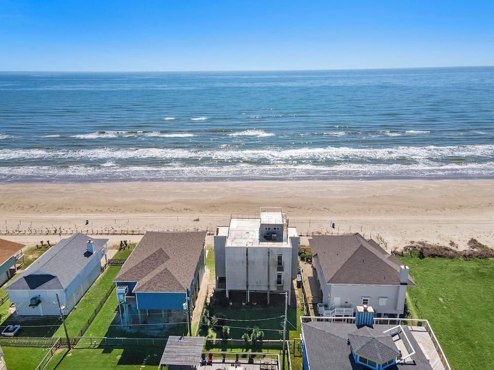 Oceanfront Experience by Ryson Vacation Rentals Hotel in Hitchcock