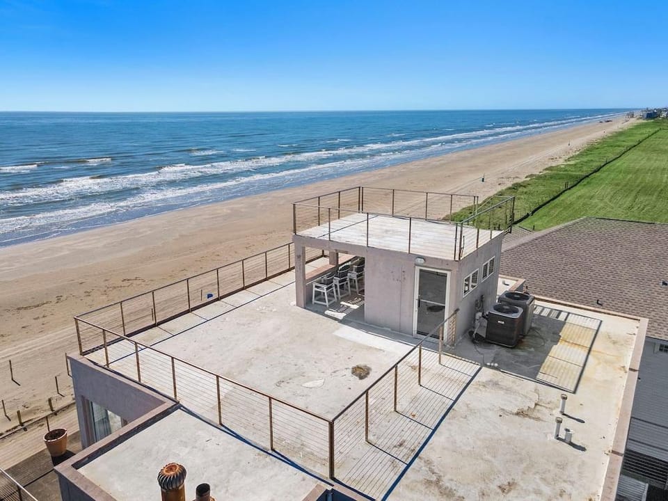 Oceanfront Experience by Ryson Vacation Rentals Hotel in Hitchcock