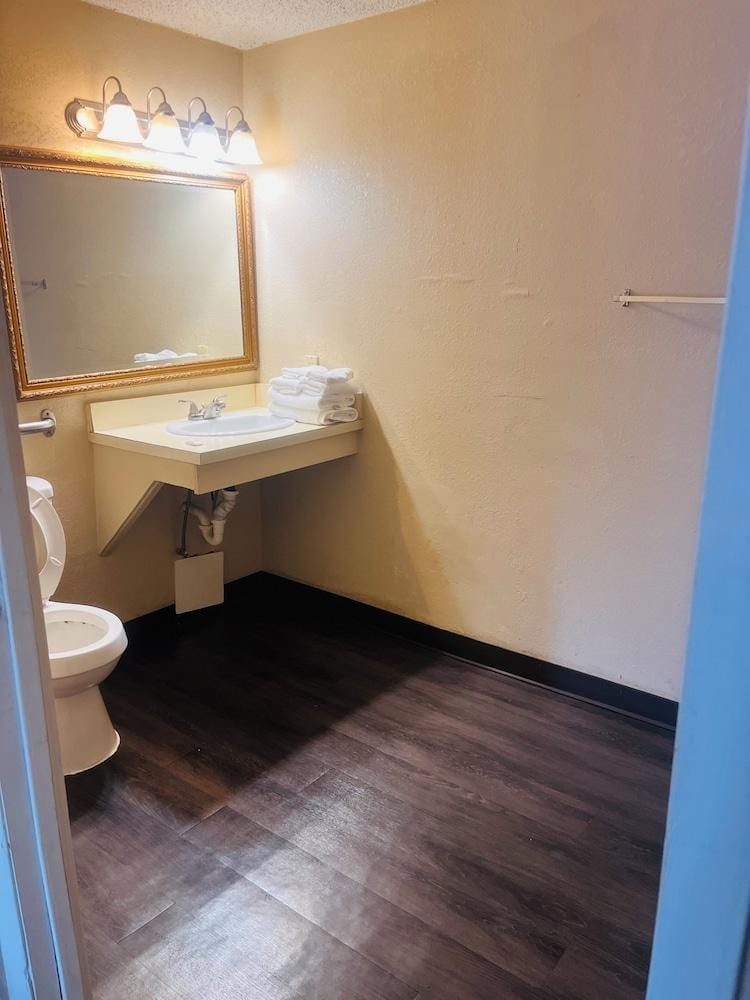 Stay-Well Inn Hotel in Jerusalem Township
