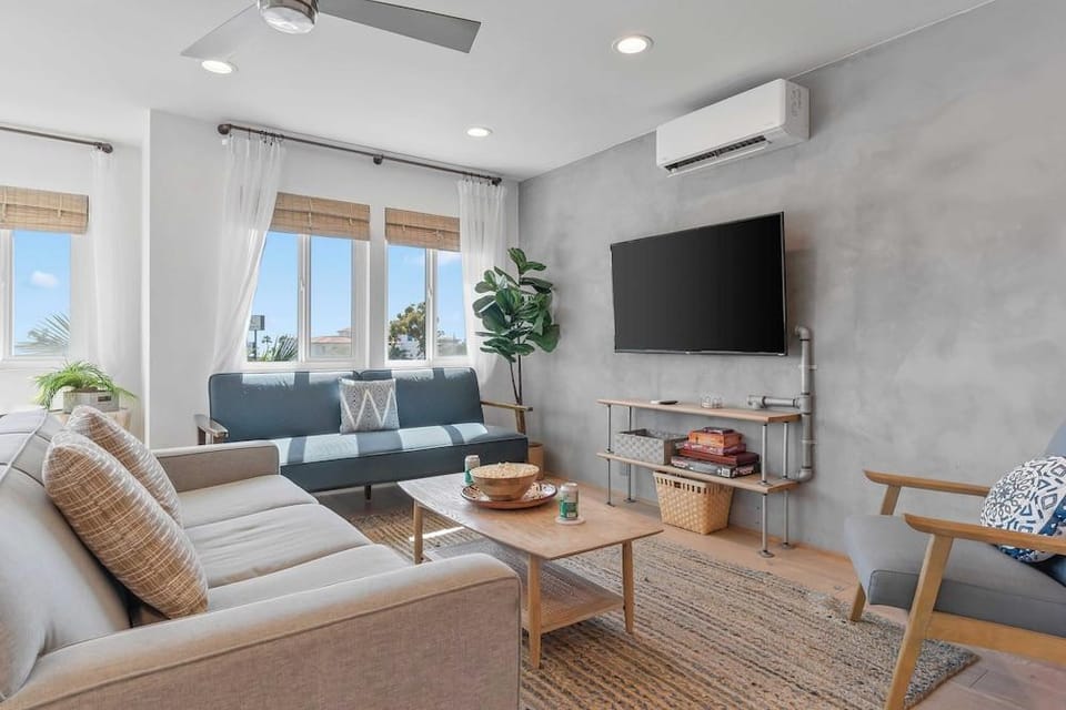 El Camino Surfhouse B by Avantstay Ocean Views & Deck, Near Trestles Beach Hotel in San Clemente
