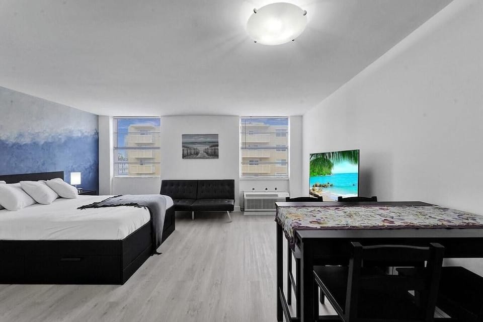 Ocean Dr 1BR Miami Beach Getaway Hotel in Flamingo Lummus