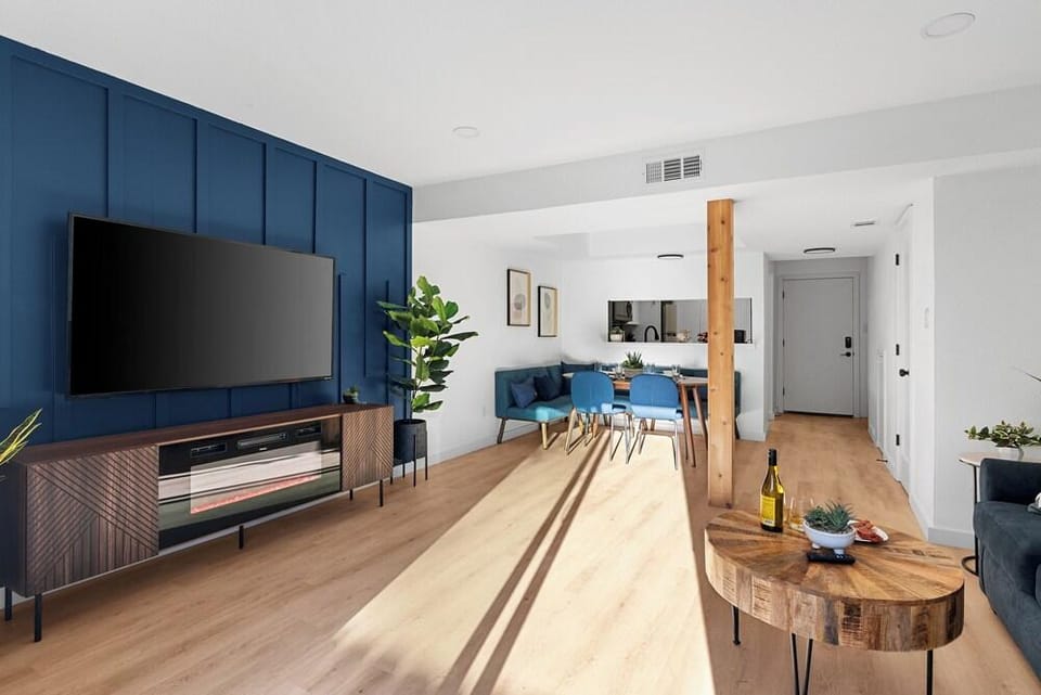 MCM Condo Near DT SoCo Pet Friendly Hotel in Austin
