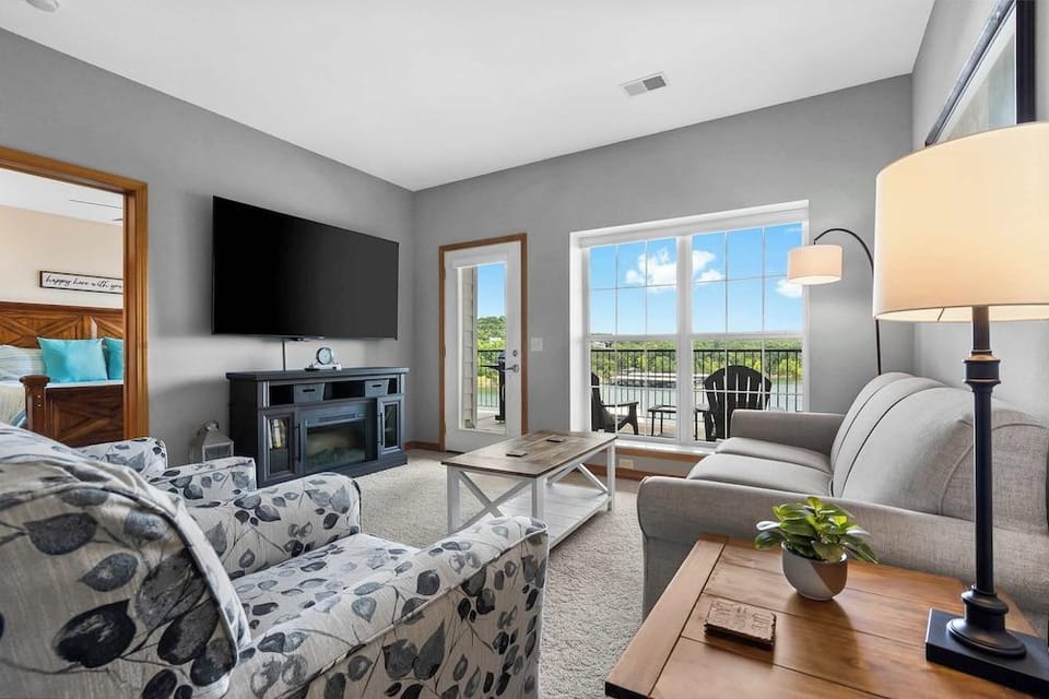 Waters Edge Retreat - For 6! Hotel in Sunset Cove Township